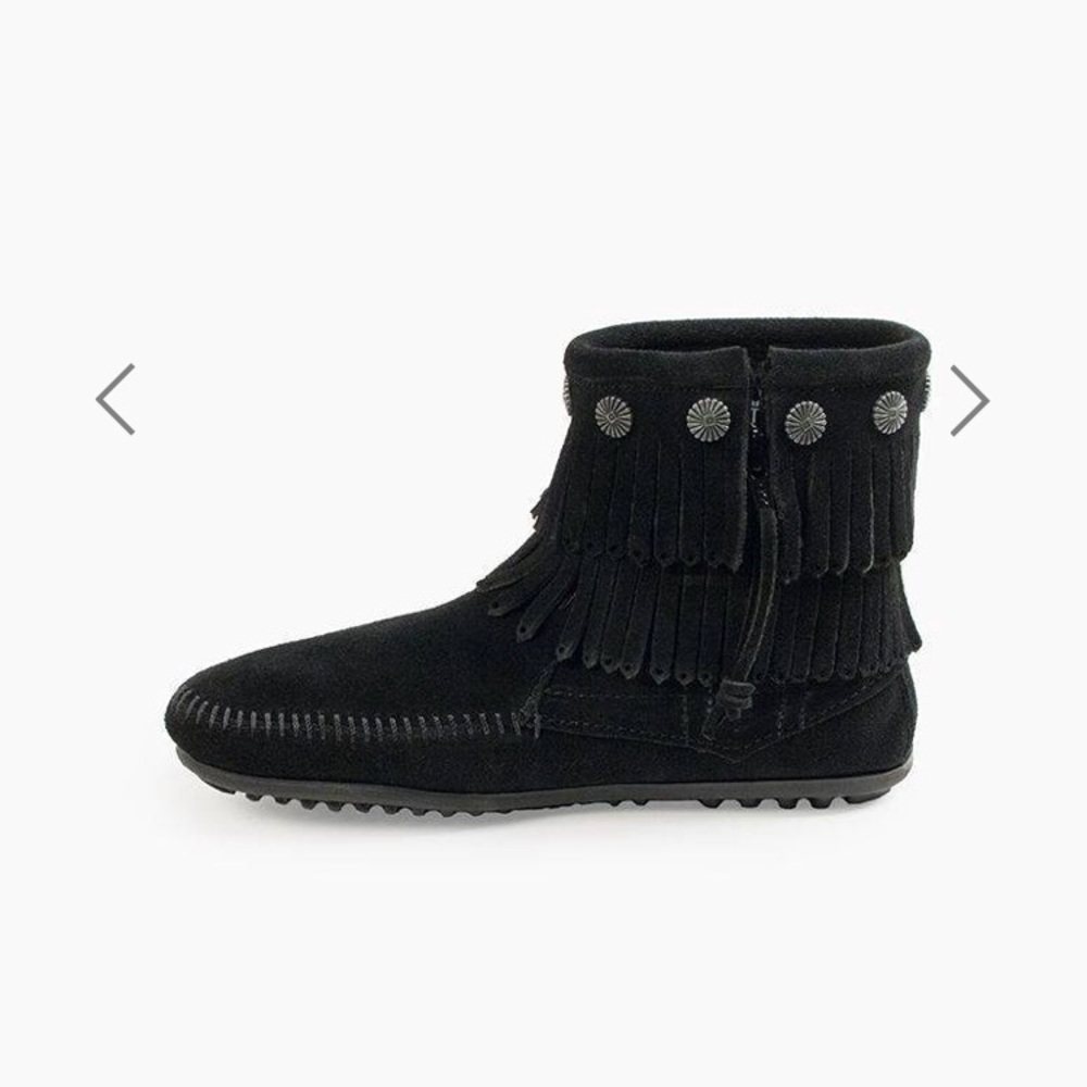Minnetonka side zip single fringe bootie size 5